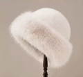 Luna - Gorro de Pele Atemporal com Silhueta Arredondada